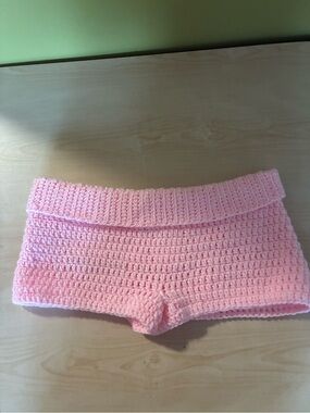 Ladies Crochet Knit Pink Shorts
